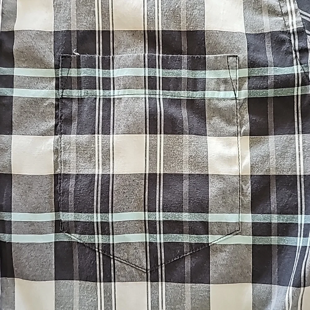 Shirt - Picture 3 of 4